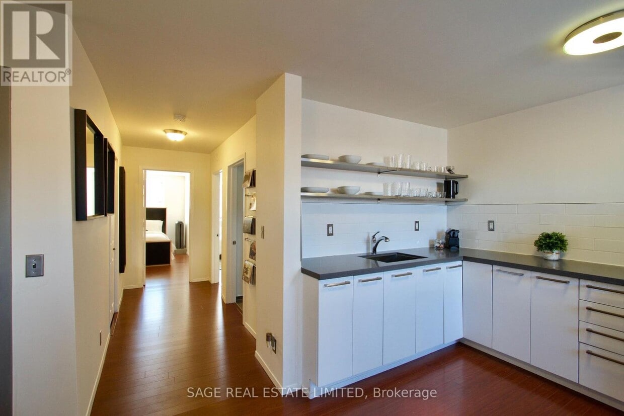 Photo principale - 1130 Queen St W