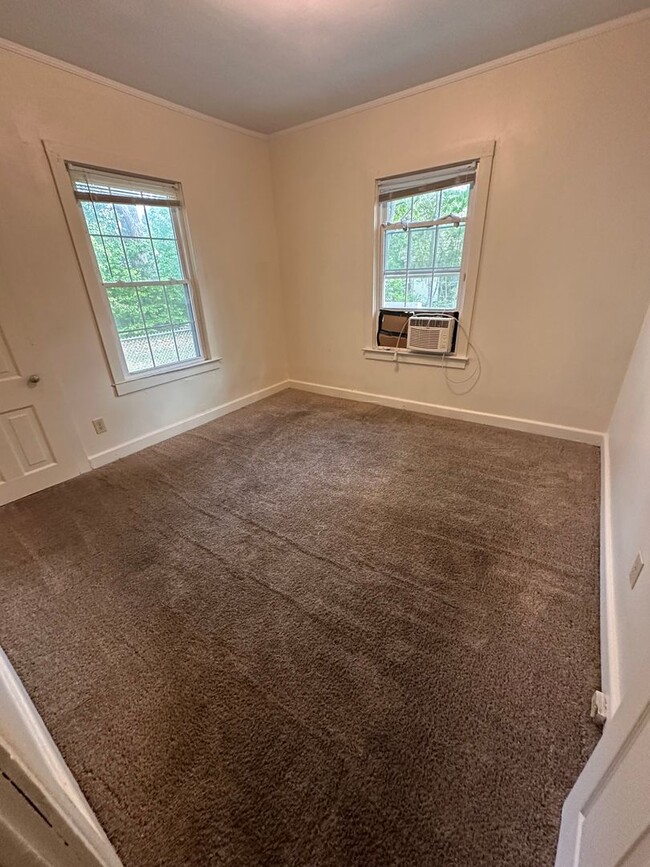 Building Photo - 108 Hillside Ave NW