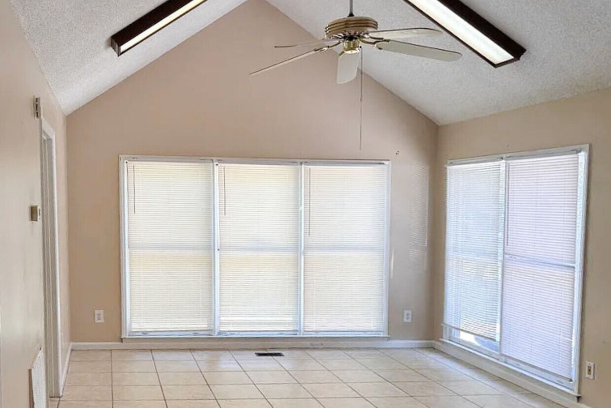 Building Photo - 1408 Imperial Dr