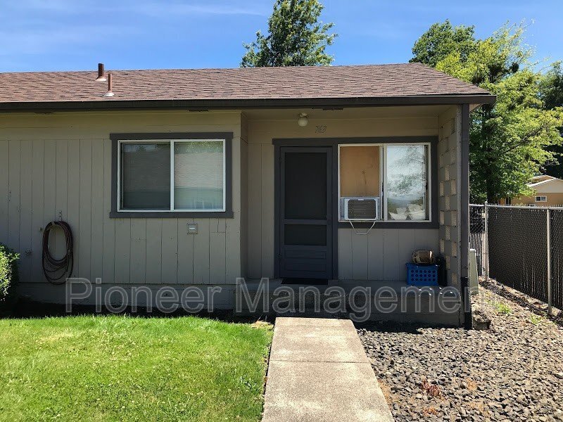 Primary Photo - 763 NE Alameda Ave