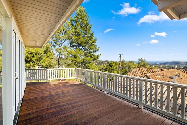 Foto del edificio - One of a kind, mid century modern home in Mission Canyon with ocean and mountain views