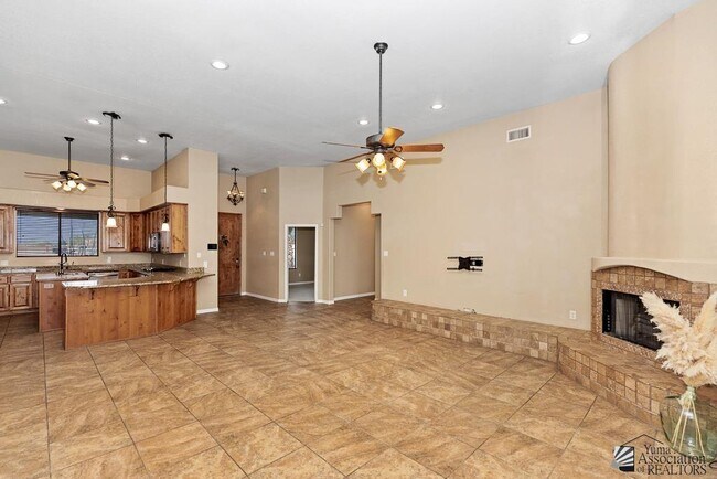 Building Photo - 15195 S Sierra Sands Dr