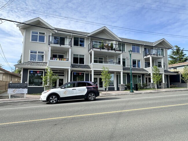 Photo du bâtiment - 210 First Ave W