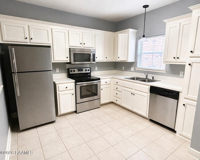 Building Photo - 9455 Pecan Tree Dr