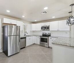 Building Photo - 5113 E Bellevue St