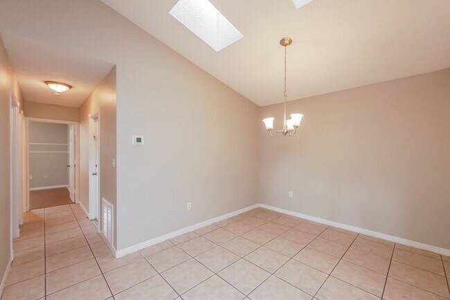 Building Photo - 428 Lakeside Cir