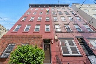 Building Photo - 233 Grand St