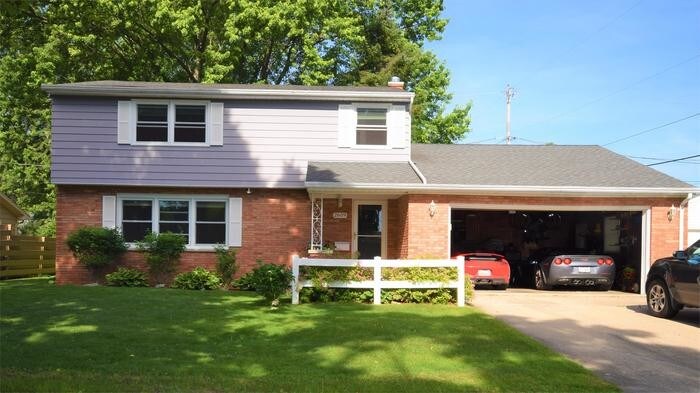 Primary Photo - 4 Bedroom Single Family-Appleton North