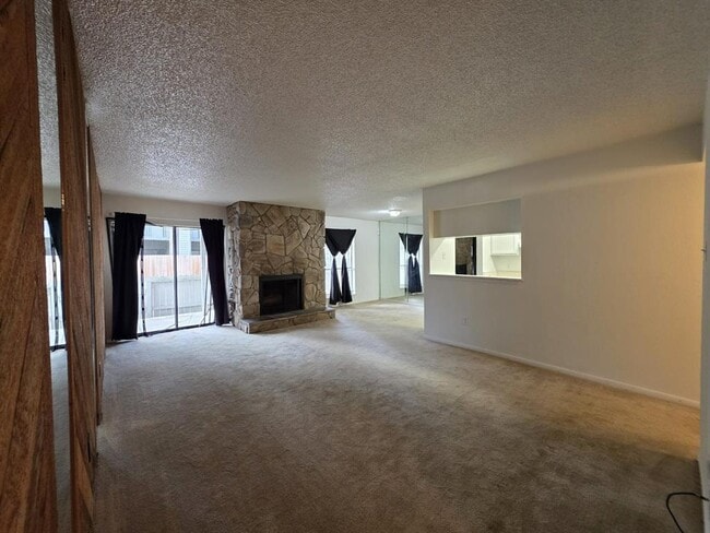 Foto del edificio - 17401 Red Oak Dr