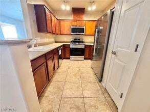 Building Photo - 6868 Sky Pointe Dr