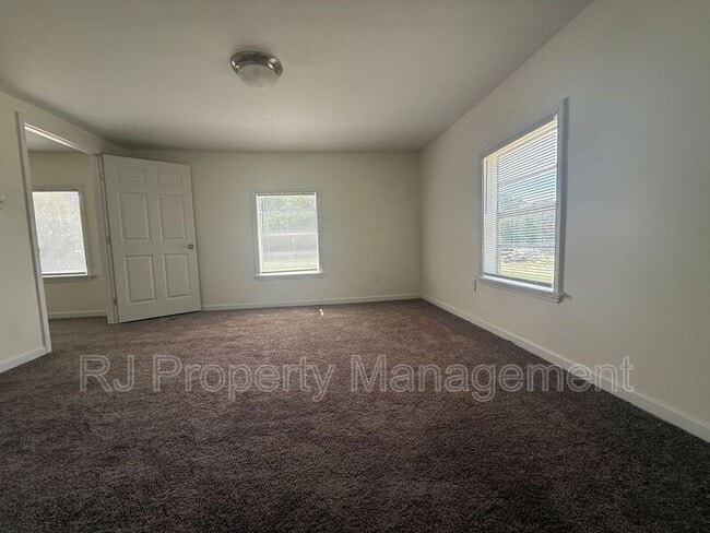 Foto del edificio - 3742 Berry Ln
