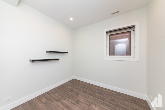 Building Photo - 1420 W Chestnut St