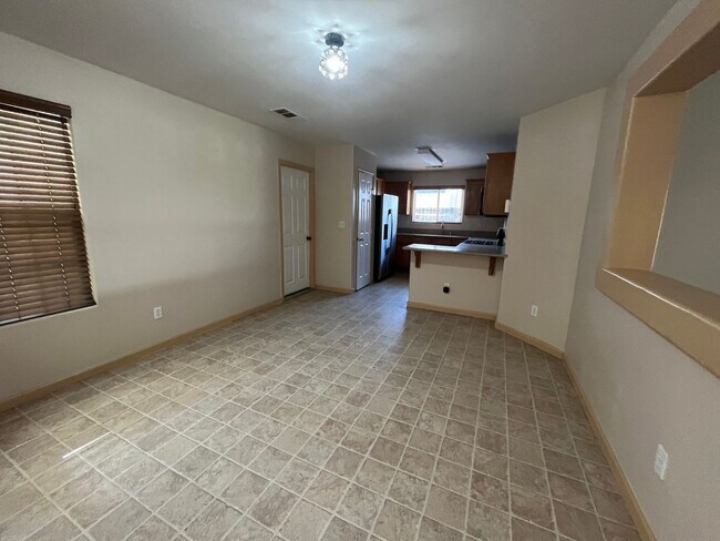 Foto del edificio - Charming home for rent in Visalia