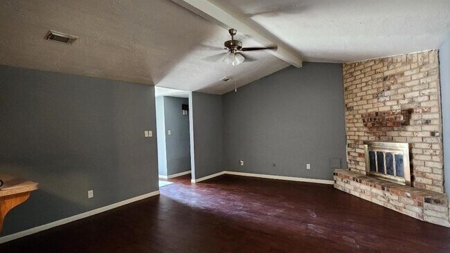 Building Photo - 24218 Strong Pine Dr
