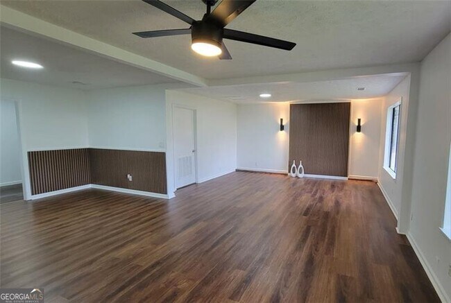 Foto del edificio - 389 Rosser Rd