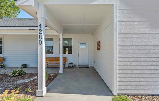 Foto del edificio - 4280 NE Alexander Way