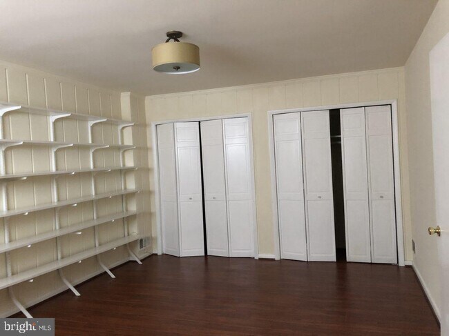 Foto del edificio - 1124 Ormond Ct
