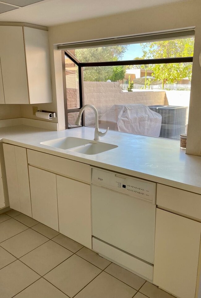 Building Photo - Palm Springs 3 br 3 bth on Golf Course