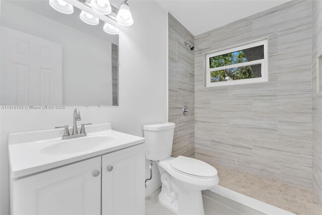 Foto del edificio - 832 NW 28th St