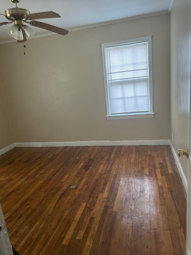 Building Photo - OnPointe Hinton Rentals (503)