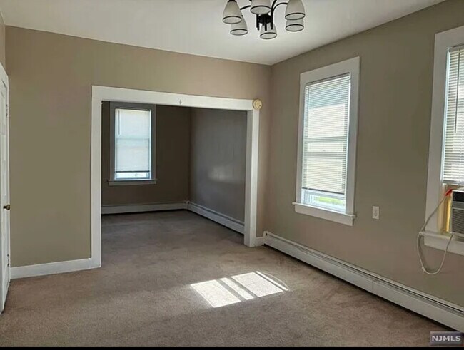 Building Photo - 323 Clifton Blvd