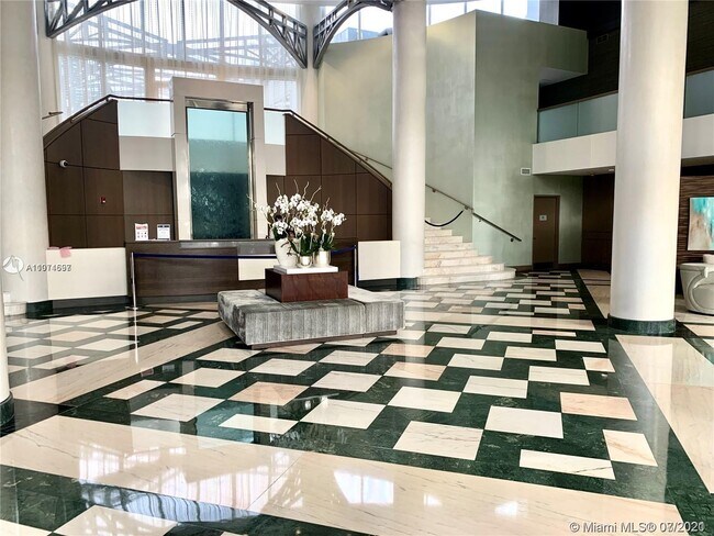 Foto del edificio - 19333 Collins Ave