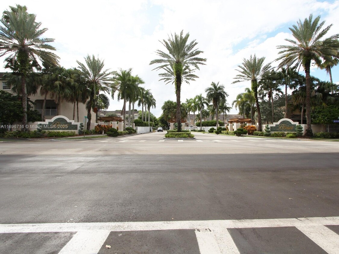 Foto principal - 5755 NW 115th Ct