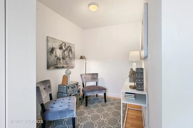 Building Photo - 900 West Fullerton Avenue, Unit 5A