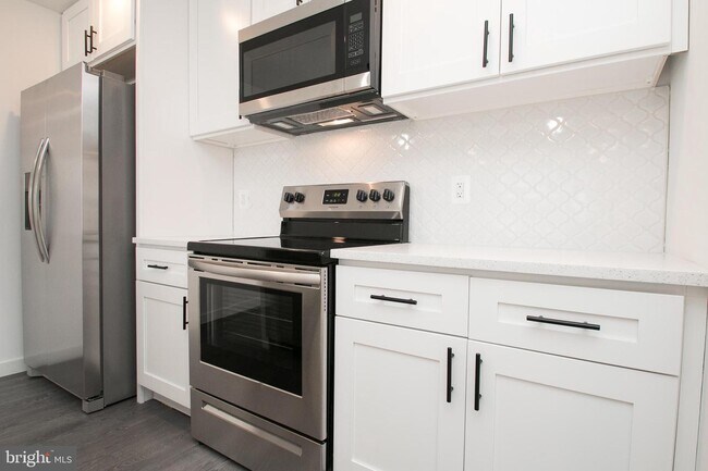 Building Photo - 6 N 57th St