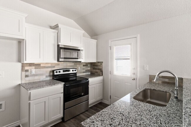 Building Photo - Brand New Duplex