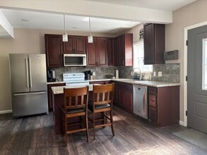 Building Photo - 138 N Main St