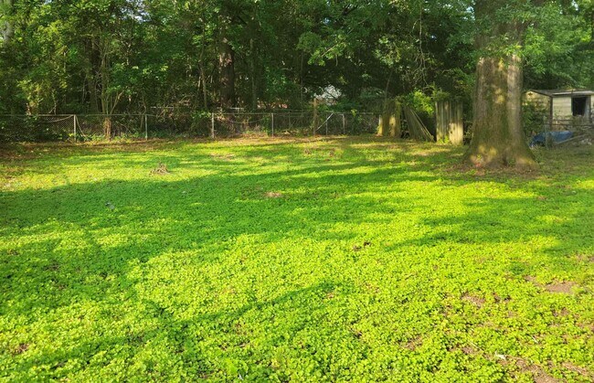 Foto del edificio - 3271 Flower Valley Ave