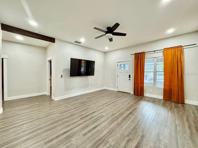 Foto del edificio - 1216 E Chelsea St