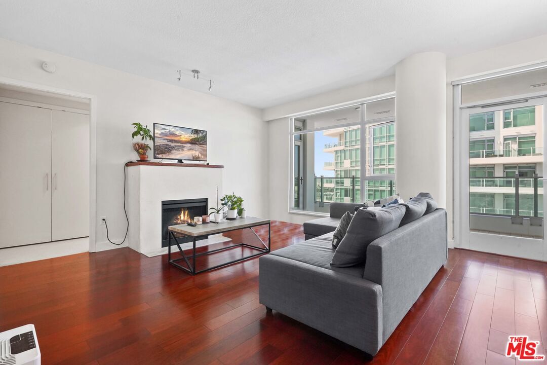Foto principal - 3141 Michelson Dr