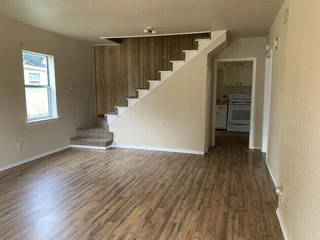 Foto del edificio - 402 W Poplar Ave