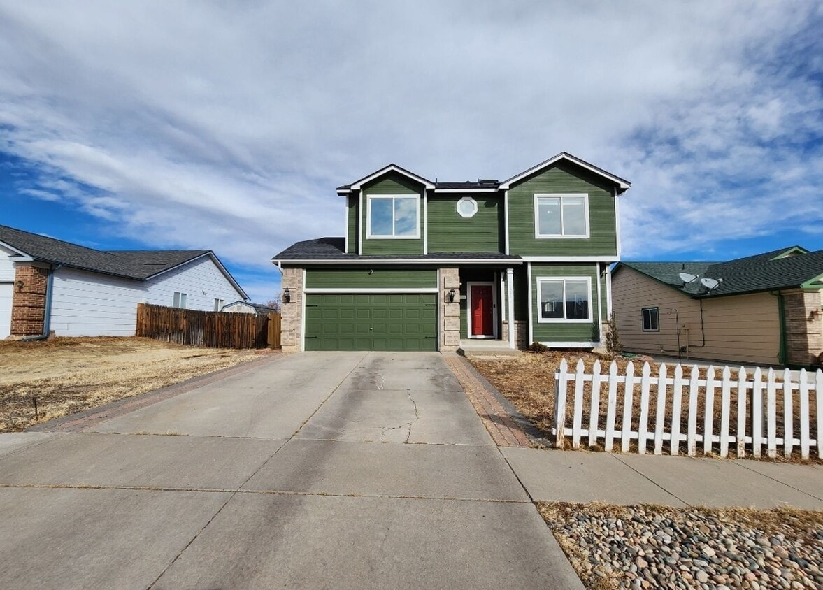 Stunning 3 Bed 3 Bath Home Near Fort Carson!! House Rental in