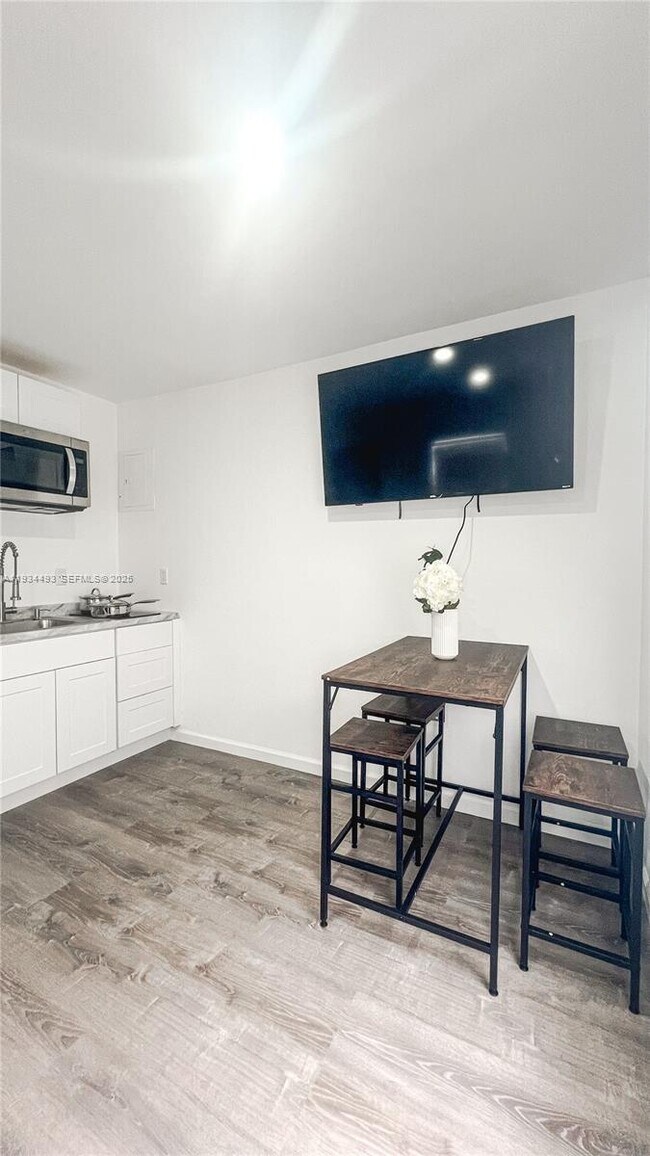 Foto del edificio - 4139 NW 23rd Ave