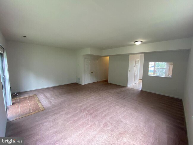 Building Photo - 10910 Coreys Way