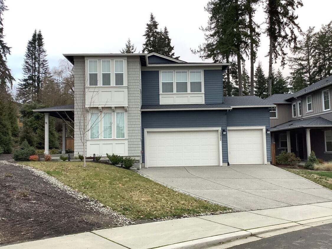 Foto principal - 4 BEDROOM 3 BATH SPECTACULAR HOME IN POULSBO