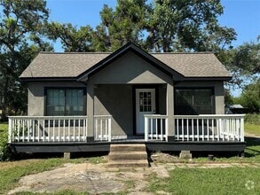 Building Photo - 136 Dodge St