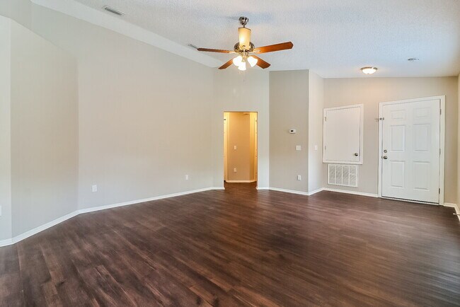 Foto del edificio - 8730 Morrison Oaks Ct