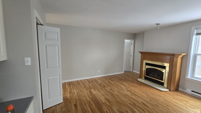 Building Photo - 97 Alma St