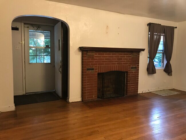 Living room 2 - 3614 Colby Street
