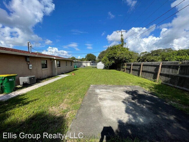 Building Photo - 3 br, 1 bath House - 3884 Kennedy Cir.