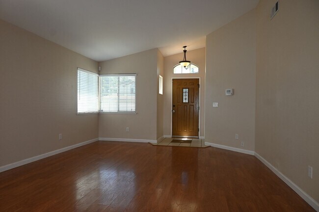 Foto del edificio - Resident Benefit Package Property
