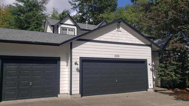 3 car garage! - 3308 W Tapps Dr E