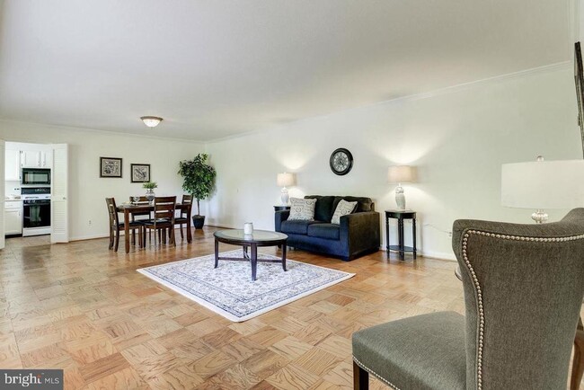 Foto del edificio - 10667 Montrose Ave