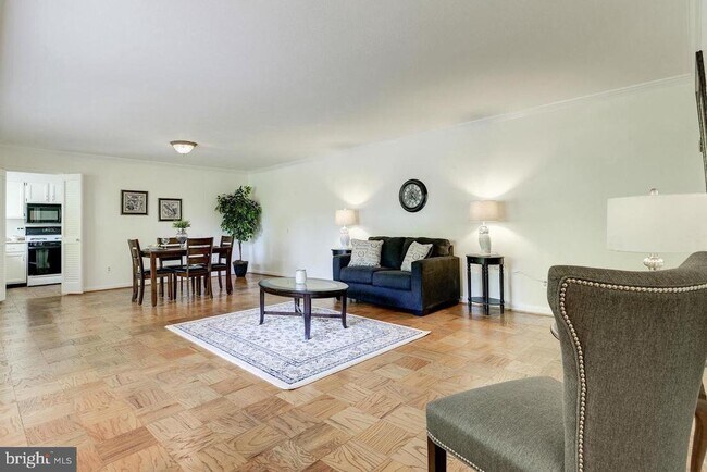 Foto del edificio - 10667 Montrose Ave