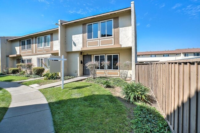 Building Photo - 34626 Greenstone Common