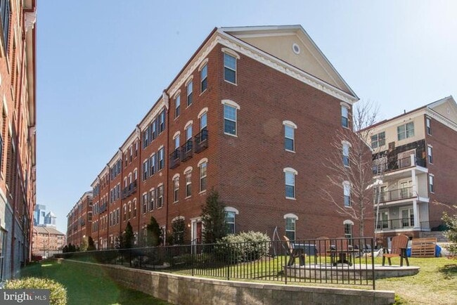 Building Photo - 209 Commodore Court